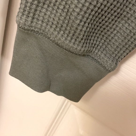 Uniqlo Waffle Long Sleeve Shirt - Picture 2 of 3